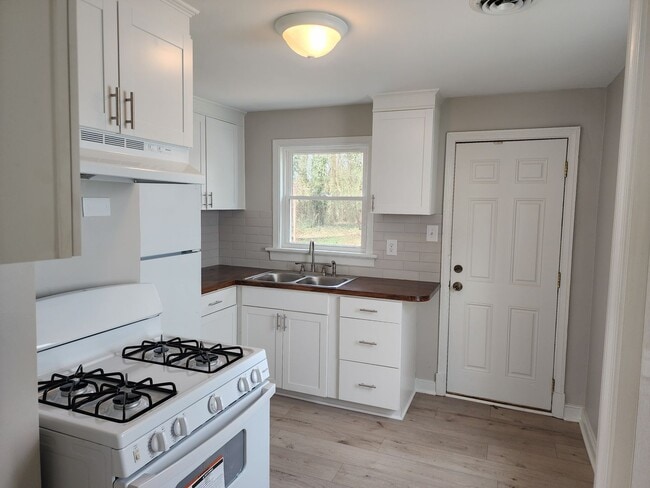 Photo - Updated and Remodeled 2 Bedroom, 1 bath in Desirable Location!