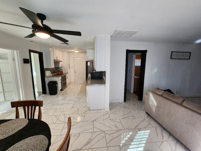 Photo - 3518 W Lynwood St