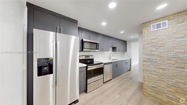 Building Photo - 3660 NE 166th St Unit 709 Rental