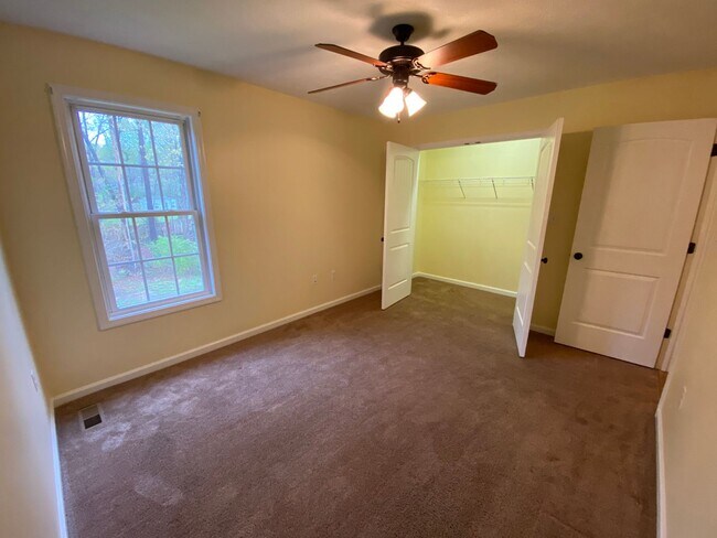 Photo - Townhouse within minutes of LU! Located on...