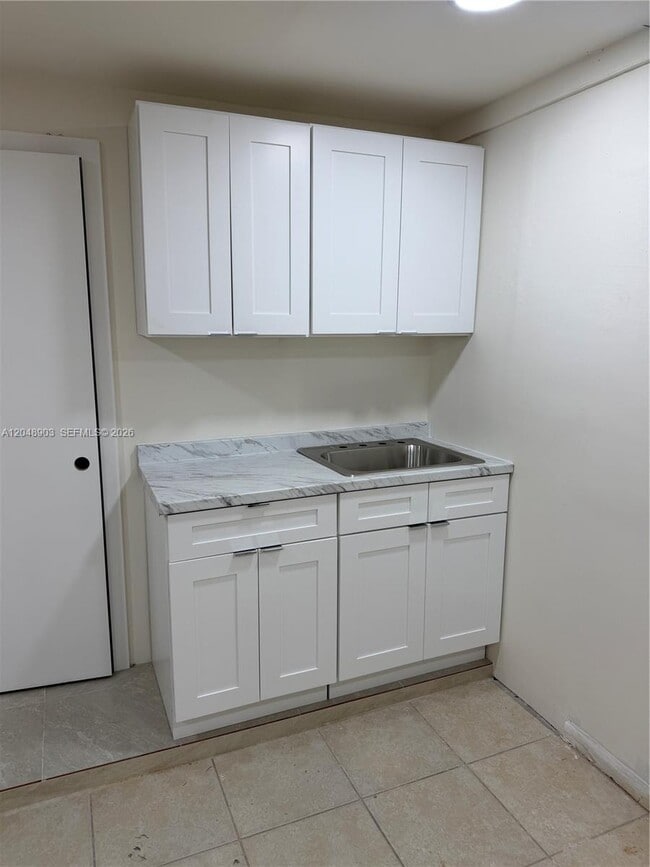 Photo - 725 SW 1st Ave Unit 1