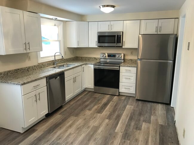 Building Photo - 7404 Oak Post Rd