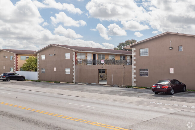 Building Photo - 990 W 29th St Rental