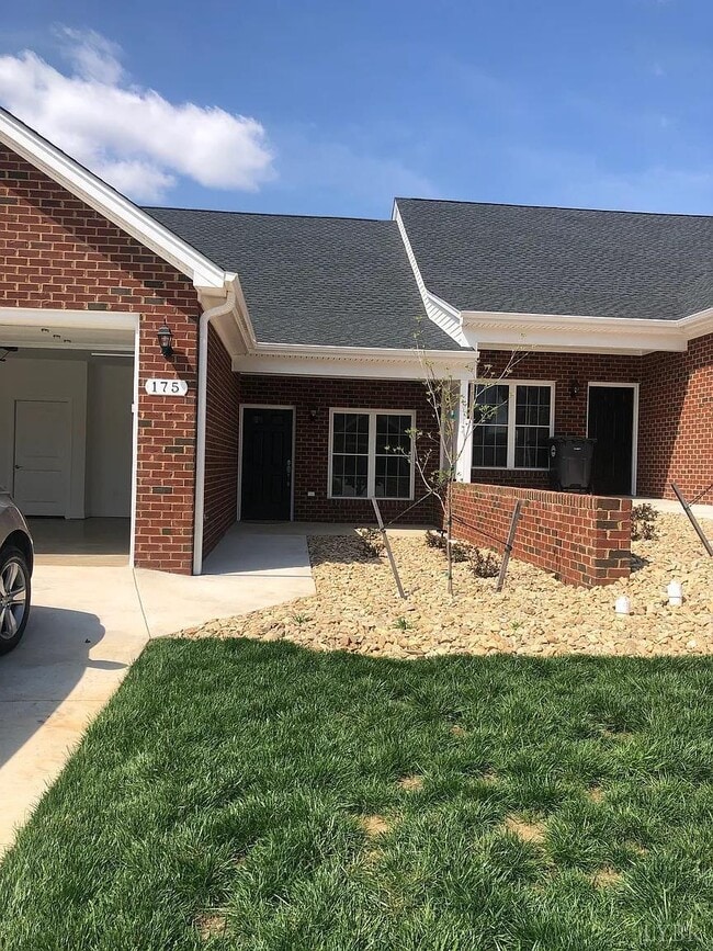 175 Villa Oak Cir