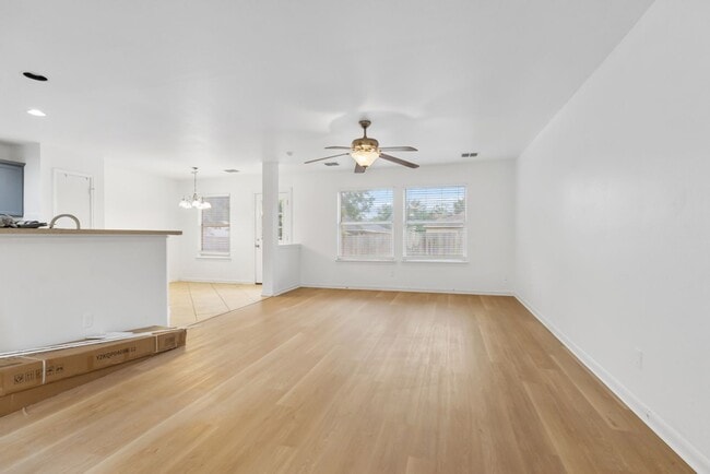 Photo - 210 Laceleaf Ln