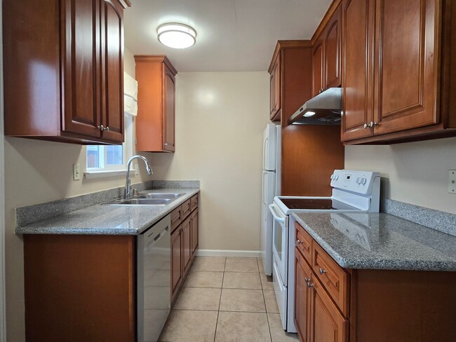 Photo - 1586 Parkview Ave Unit 3