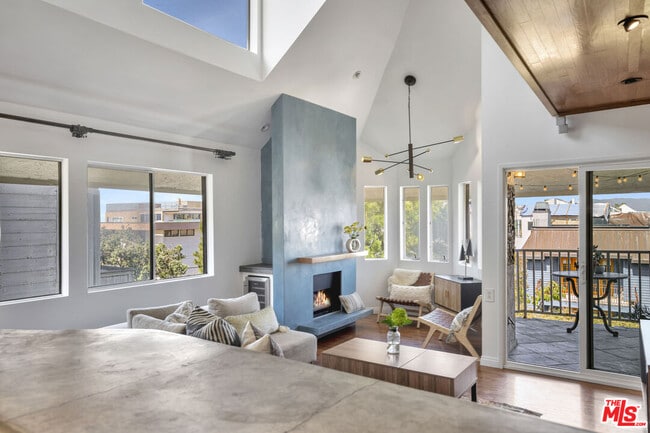 Building Photo - 24 Westwind St Unit G