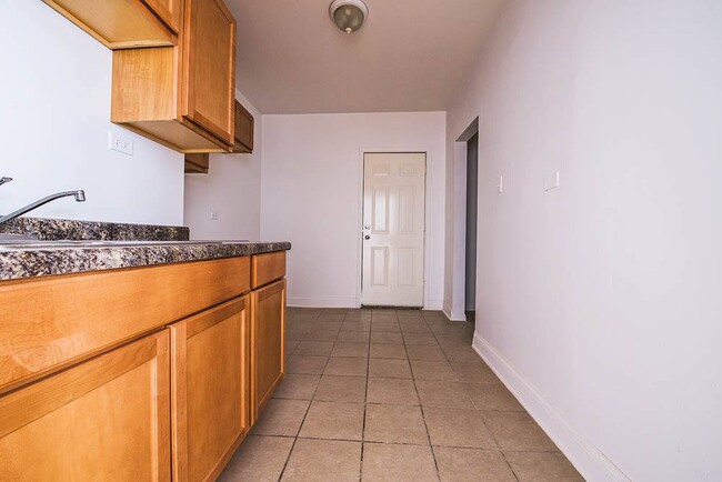 Building Photo - 219 E 68th Rental