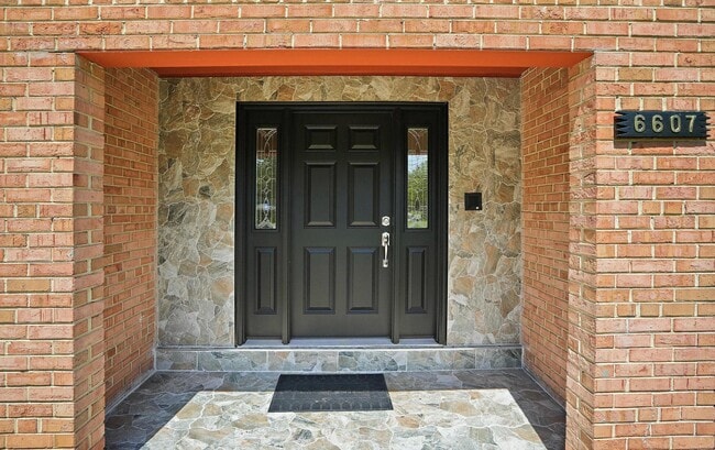 Photo - 6607 Lone Oak Dr