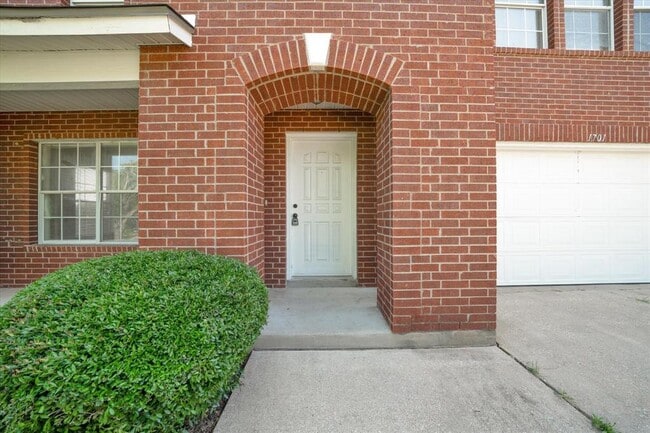 Photo - 1701 Balsam Way
