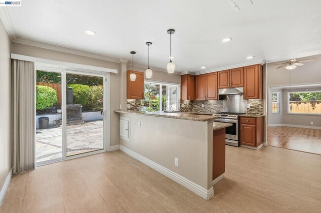 Photo - 325 Goshen Ct