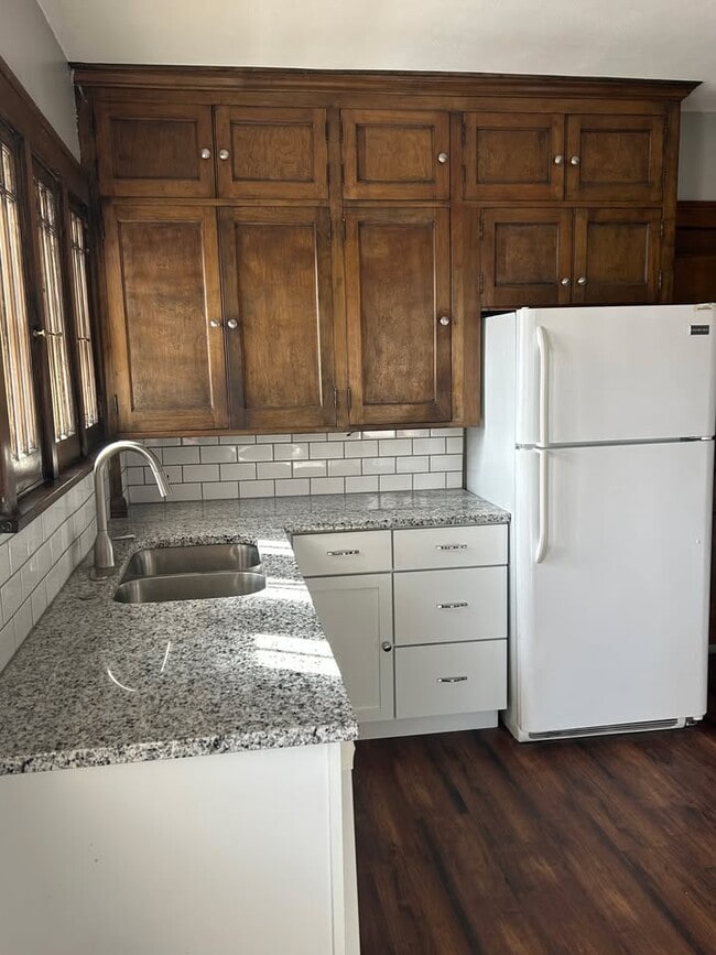 Building Photo - 3923 Upton Ave N Unit 2