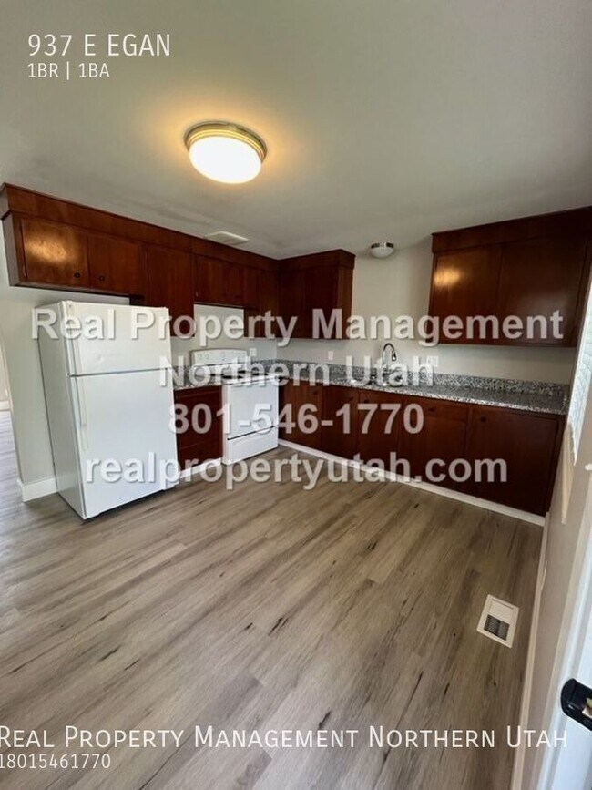Photo - 937 E EGAN-