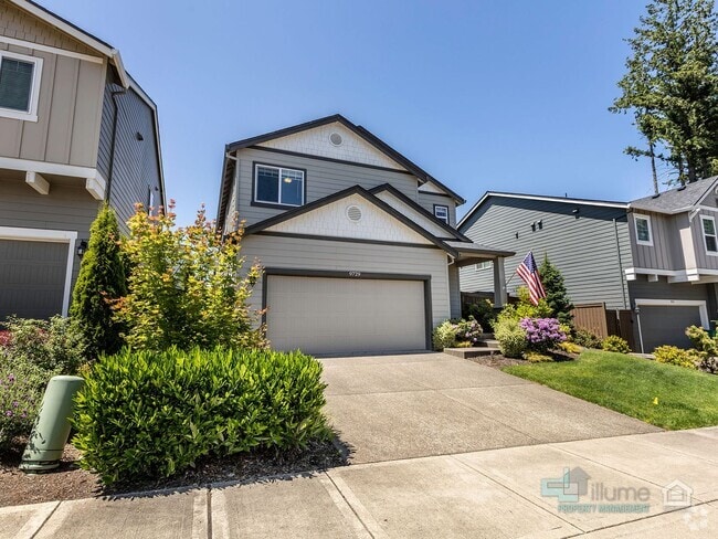 Building Photo - Spacious 4 Bedroom Home with Solar Power N...