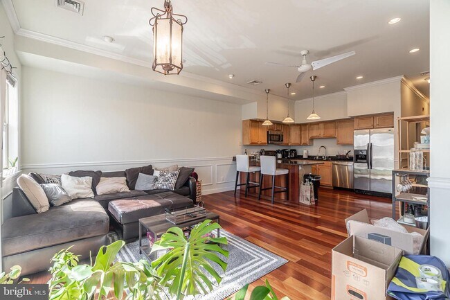 Photo - 329 W Girard Ave