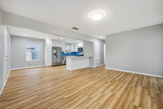 Photo - 1111 Lawson Ln