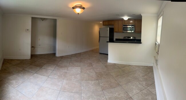 Building Photo - 6800 Louis Xiv St Unit B
