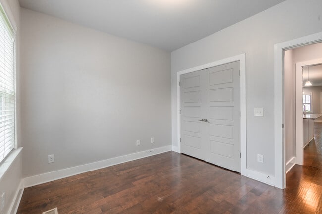 Photo - 517B Southgate Ave