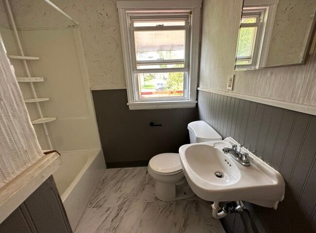 Photo - 256 Broad St Unit 2