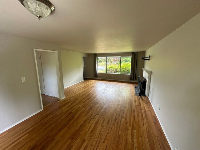 Photo - Large Updated House in Shoreline with Moth...