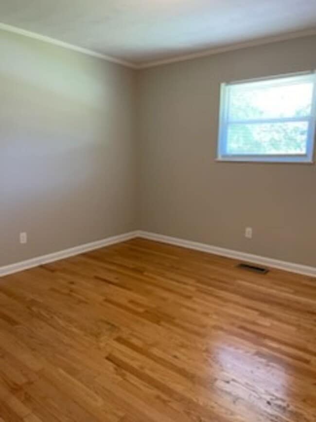Photo - 740 Haywood Dr NW