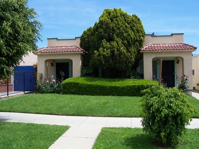 Duplex House - 766 N Ridgewood Pl