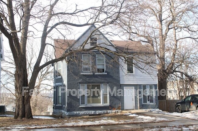 Building Photo - 328 N 6th St Unit 1