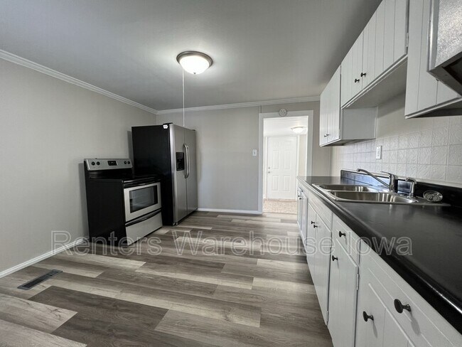 Photo - 1741 Des Moines St