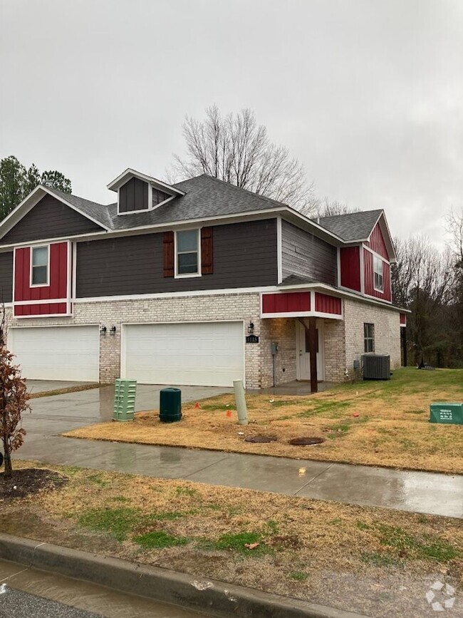 Building Photo - Now Pre leasing Adorable3 bedroom 3.5 bath... Rental