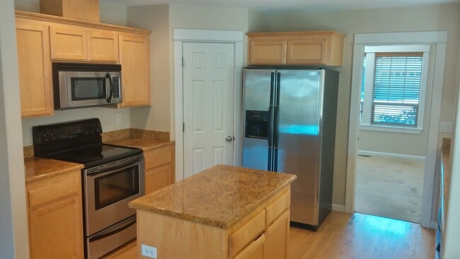 Photo - VIDEOTOUR: Gorgeous Home on Quiet Culdesac in Dallas. PETS WELCOME