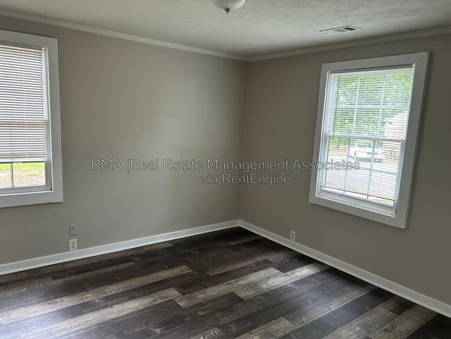 Photo - 1001 W College St Ext