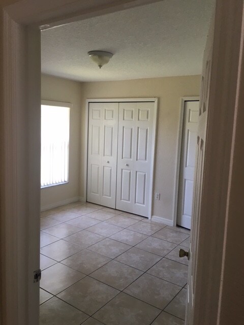 Photo - 858 Grantham Dr