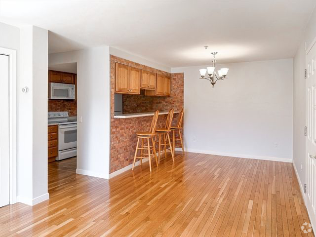 Building Photo - 60 Broadlawn Park Unit 3C Rental
