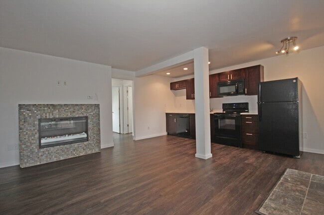 Photo - Three Blocks from the Light Rail Unidad 128