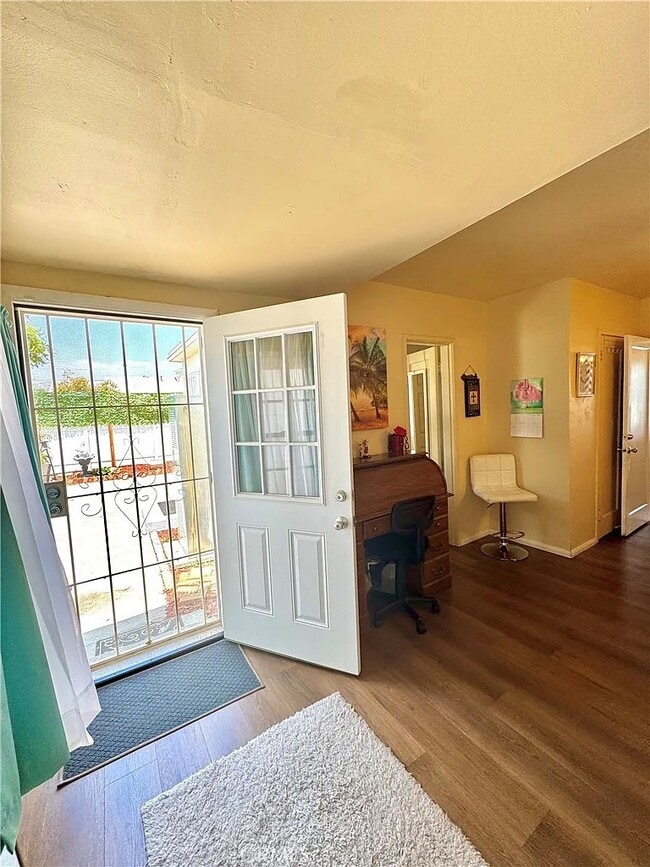 Photo - 5214 Golden Ave Unidad B