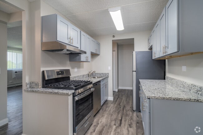 2BR, 2BA - 946SF - Kitchen