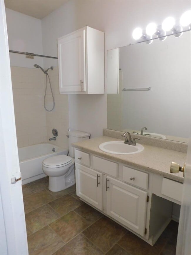 Photo - 12166 Metric Blvd Unidad 384