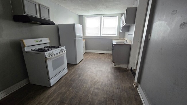 Photo - Spacious 3 Bedroom 1.5 Bath - Downtown!