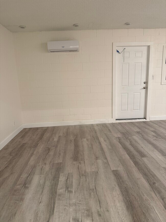 Photo - 1353 Blythe Ave Unit 1