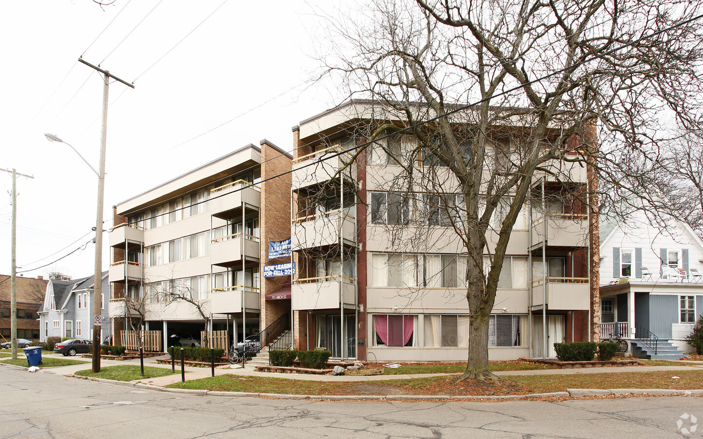 Arch Manor - Arch Manor Apartments