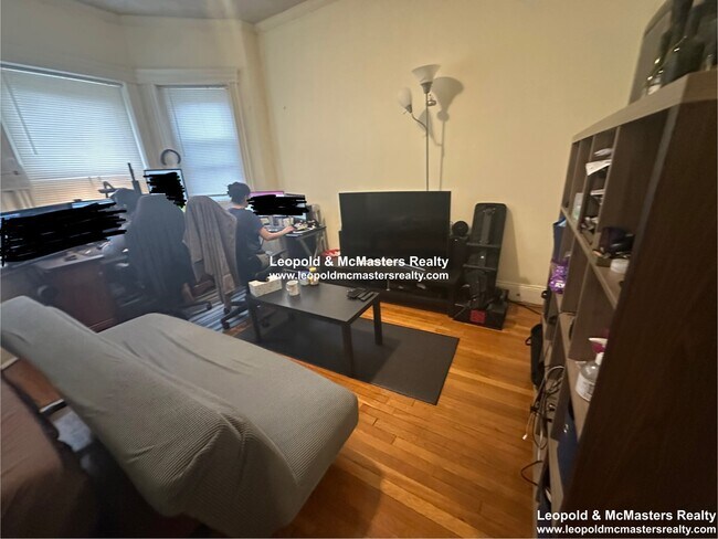 Photo - 50 Queensberry St Unit B