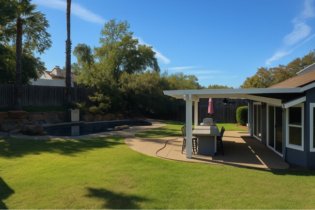 Photo - 1425 New England Dr