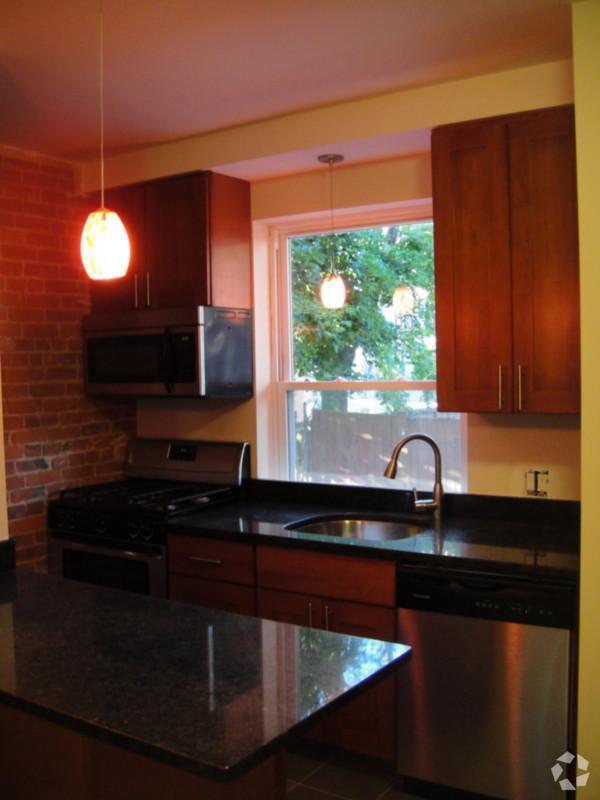 Building Photo - 34 Sussex St Rental