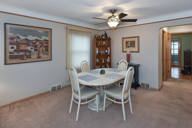 Photo - 2392 Warrensville Center Rd