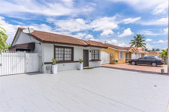 Building Photo - 9035 NW 117th St Rental