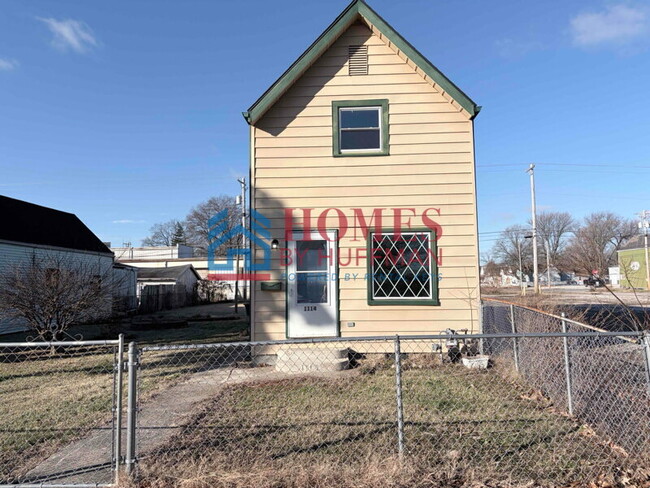 Building Photo - Spacious One Bedroom House | Garage | Fenced Yard
