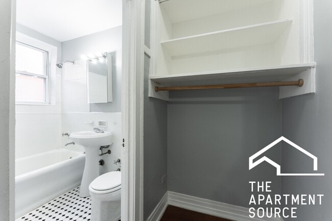 Photo - 6930 N Greenview Ave Unit 6930 North Greenview Ave