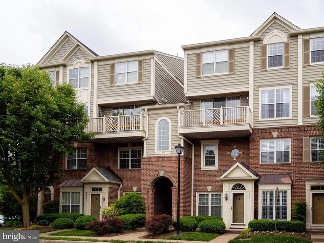 Photo - 1819 Kenwood Ave Condo Unit 303