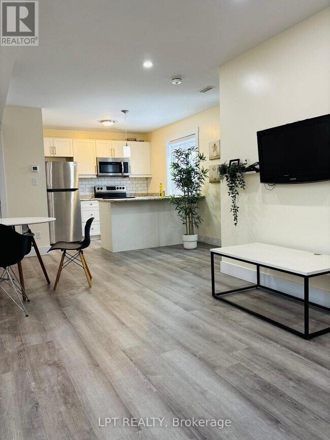 Photo - 224 Portsmouth Gate