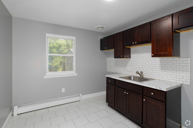 1BR, 1BA - 700SF - Kitchen - Blackwood Falls Apartments